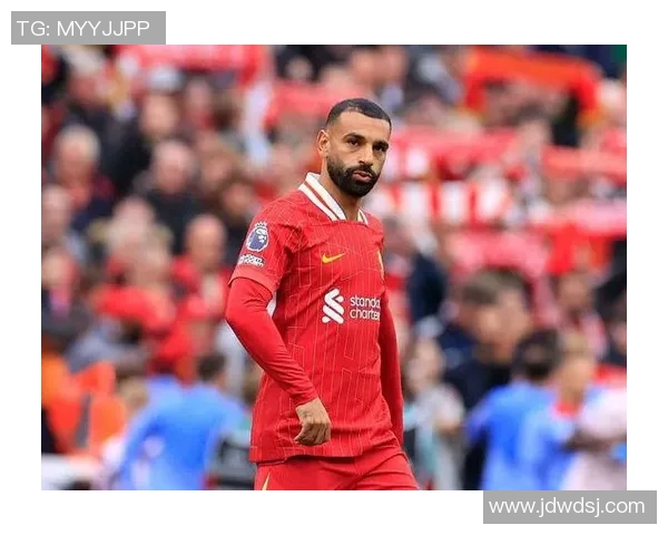 当前世界足坛排名第三的足球前锋是谁他的表现如何